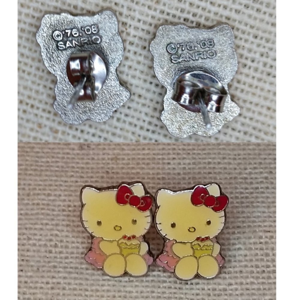 Hello Kitty Sanrio 76 08 Stud Earrings